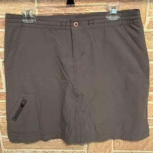 Title Nine women’s grey skort size 8